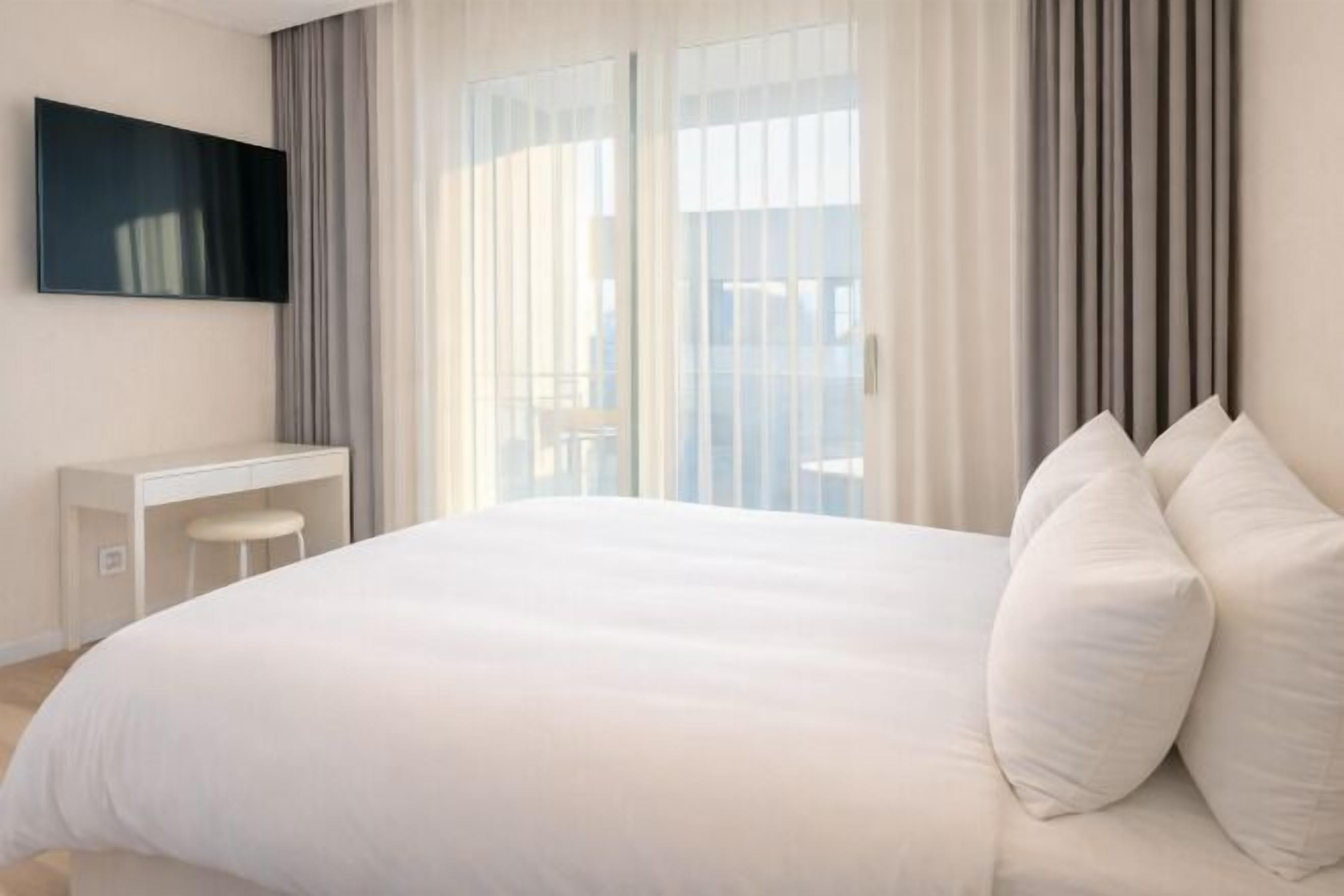 手提電腦工作空間、遮光窗簾/窗簾、隔音、免費 Wi-Fi