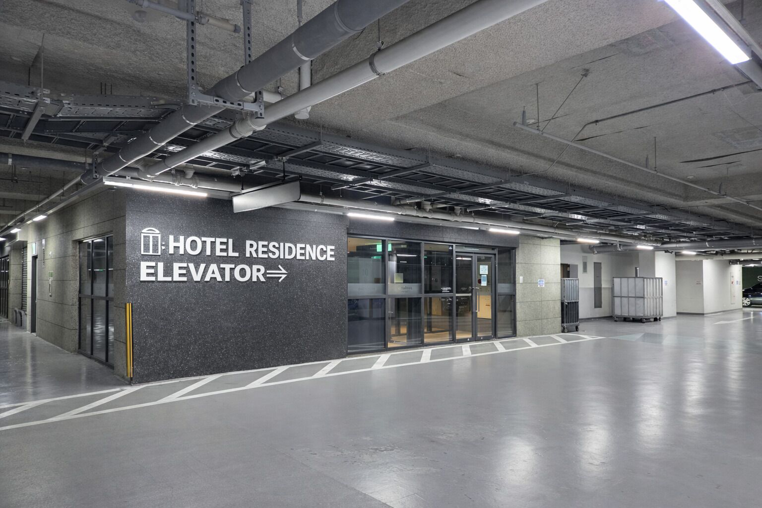 A hotel residence elevator with a sign indicating its location.
