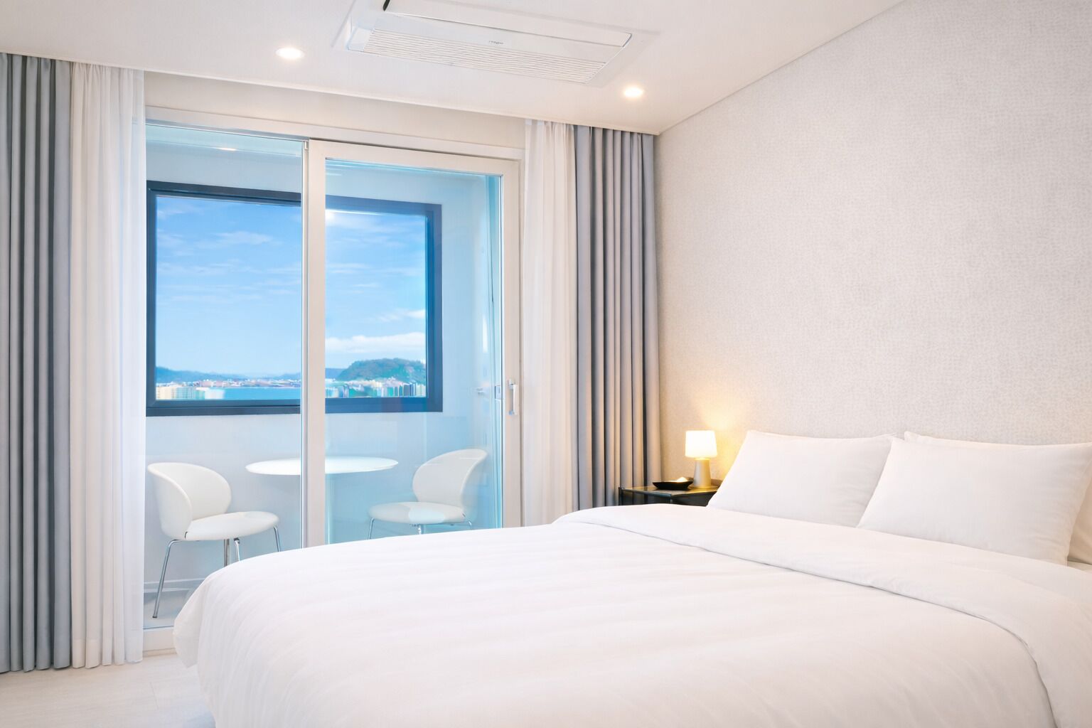 [ARTE Museum/Theme park Zipline discount coupon included] Basic Double Room, Ocean View | ノートパソコン用作業スペース、遮光カーテン、防音設備、WiFi (無料)