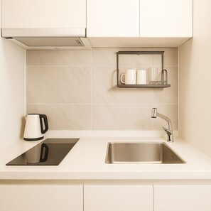 [ARTE Museum/Theme park Zipline discount coupon included] Standard Double Room, Ocean View | Cocina privada | Refrigerador, microondas, parrilla de estufa y tetera eléctrica 