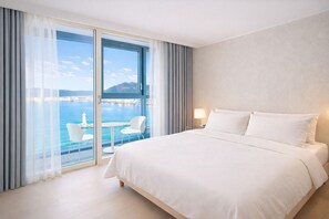 [ARTE Museum/Theme park Zipline discount coupon included] Standard Double Room, Ocean View | Laptop workspace, blackout drapes, soundproofing, free WiFi