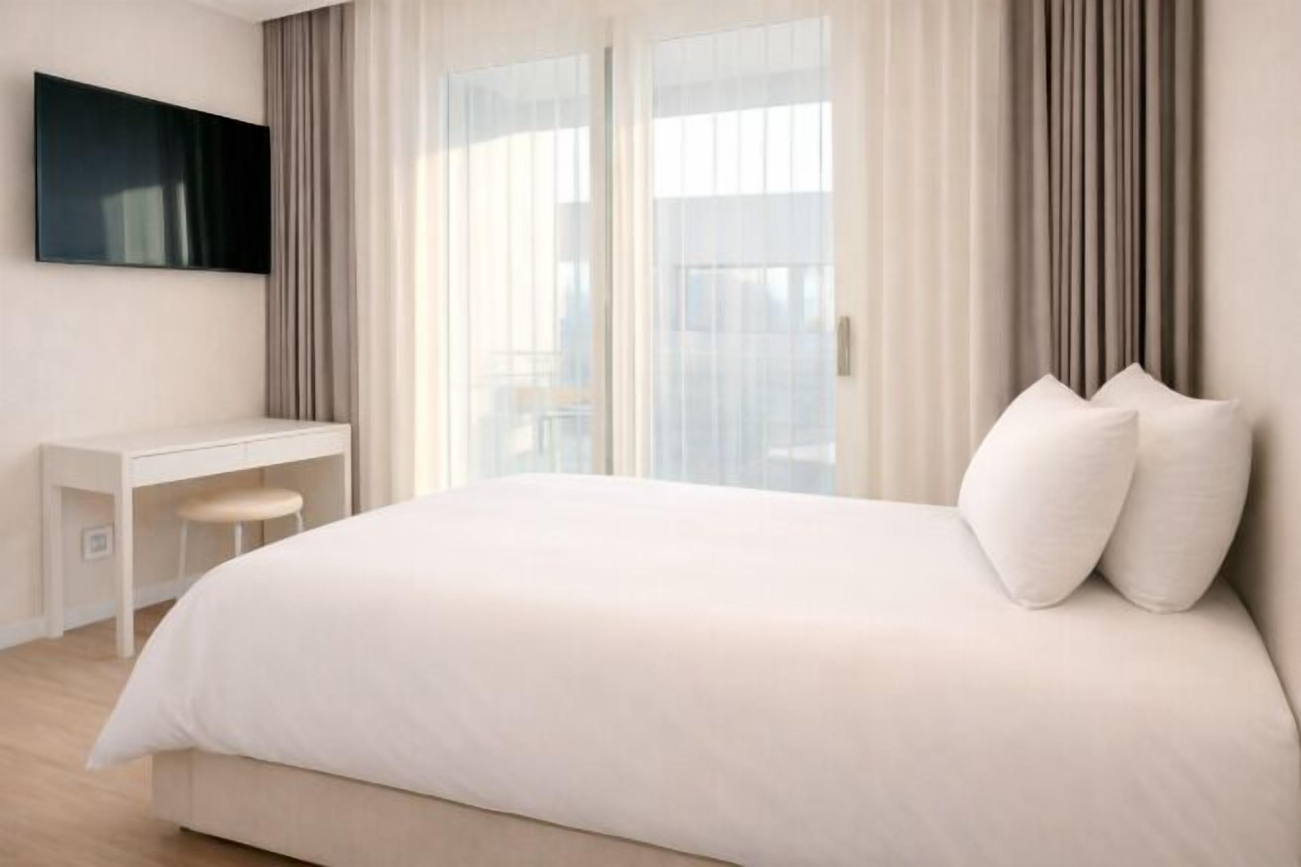 Laptop workspace, blackout curtains, soundproofing, free WiFi