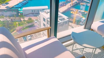 Laptop workspace, blackout curtains, soundproofing, free WiFi