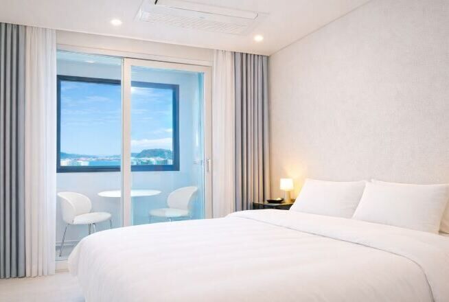 Laptop workspace, blackout curtains, soundproofing, free WiFi