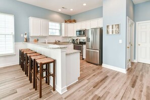 冷蔵庫、電子レンジ、コンロ、食器洗い機