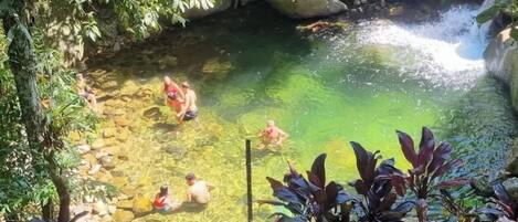 المنطقة المحيطة بالمنشأة