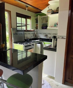 Private kitchen - Nature lodge in the heart of the Atlantic Forest
located in Guapimirim, RJ (Chácara Entrerios Guapimirim)