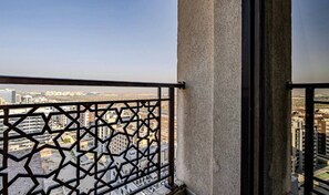 Property grounds - Modern 1BR Apt in Dubai Oasis (Dubai)