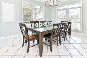 Dining - Walk to the Beach 4 BR Pet Friendly Beach House! Mortgage Manor (Surfside Beach)