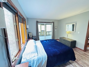 3 bedrooms, desk, iron/ironing board, travel cot