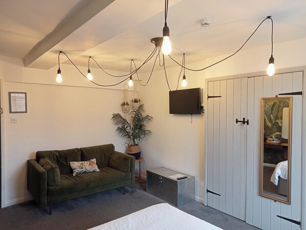 Deluxe Room, River View | Free WiFi