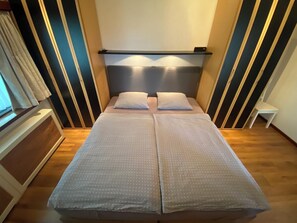 2 chambres, fer et planche à repasser, lit parapluie, Wi-Fi