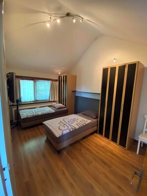 2 bedrooms, iron/ironing board, travel cot, WiFi