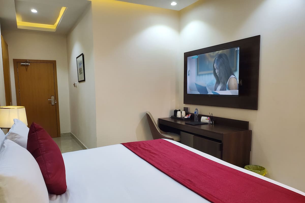 Executive Room | 1 bedroom, in-room safe, desk, laptop workspace