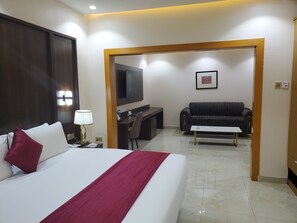Suite, Non Smoking | In-room safe, desk, laptop workspace, soundproofing - EXECUTIVE HOTELS AND SUITES (Lagos)