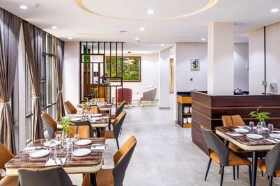 EXECUTIVE HOTELS AND SUITES