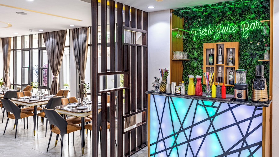 EXECUTIVE HOTELS AND SUITES