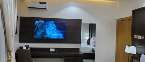 Standard Room | 1 bedroom, in-room safe, desk, laptop workspace