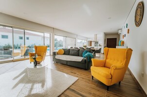 Comfort House, Garden View | Living area | Flat-screen TV