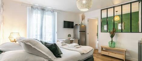 2 bedrooms, iron/ironing board, WiFi, bed sheets