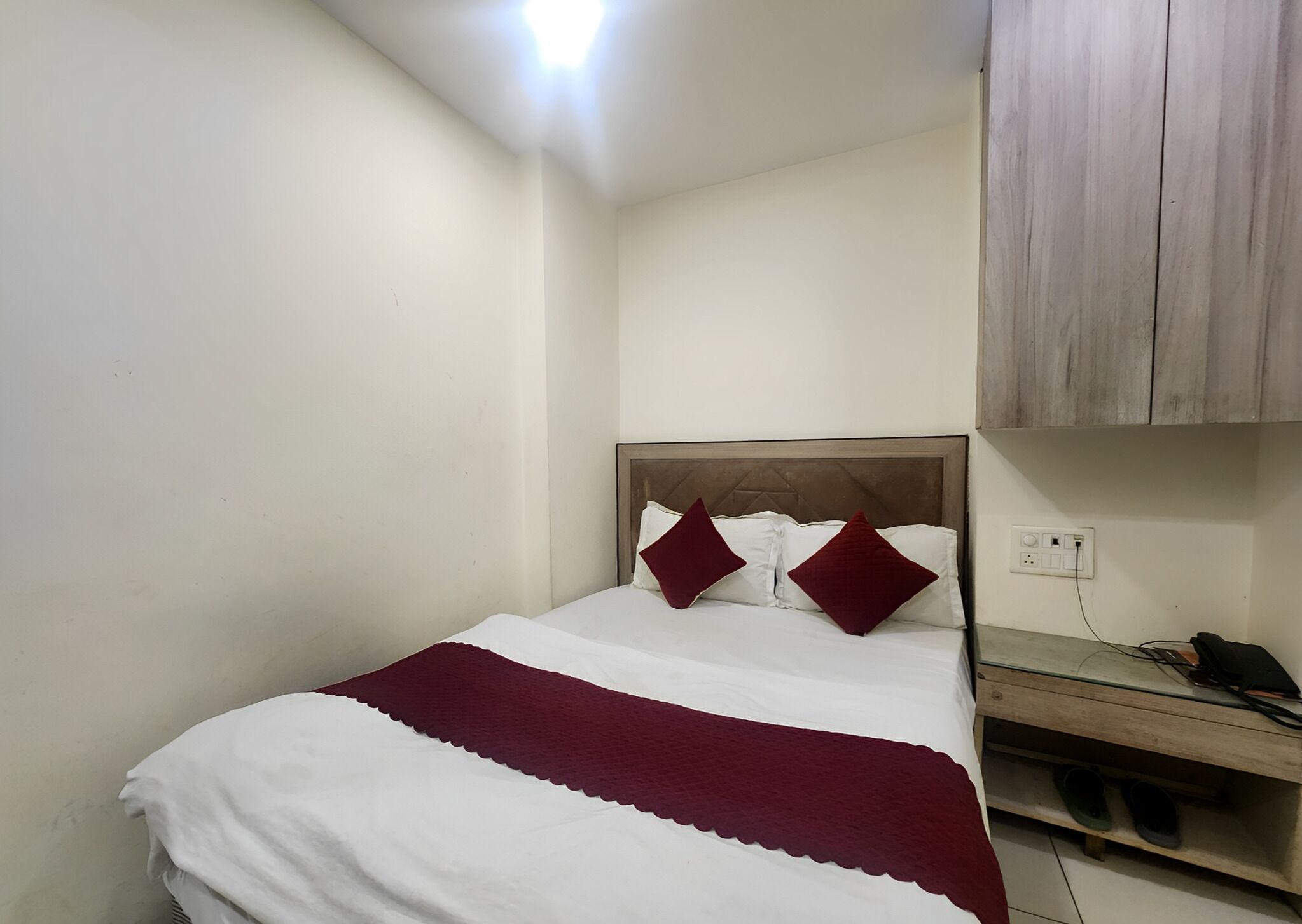 Soundproofing, free WiFi, bed sheets