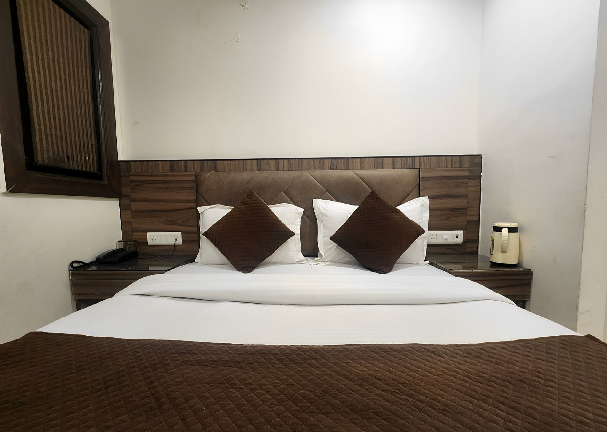 Soundproofing, free WiFi, bed sheets