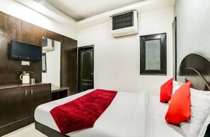 Soundproofing, free WiFi, bed sheets - Hotel Geetanjali Inn (New Delhi)