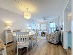 TV - Beach Gem - All the perks, views, parking, wifi, beach gear and more! (St. Pete Beach)