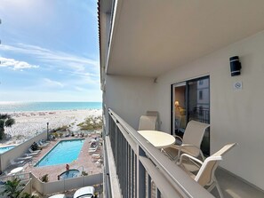 Property grounds - Beach Gem - All the perks, views, parking, wifi, beach gear and more! (St. Pete Beach)