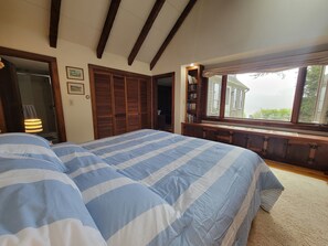 4 bedrooms, Internet - Pet Friendly Waterfront Overlooking Oyster River (Chatham)