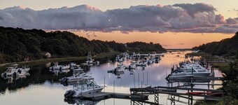 Pet Friendly Waterfront Overlooking Oyster River