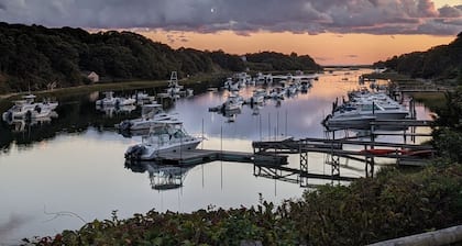 Pet Friendly Waterfront Overlooking Oyster River