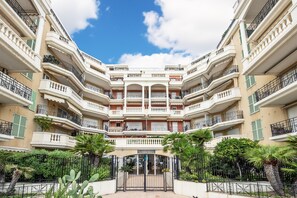 Uklassifisert bilde, 2 av 24, knapp