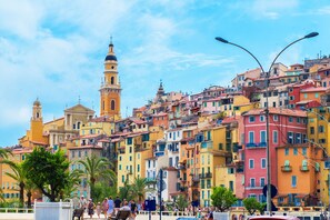 Unclassified image, 5 of 24, button