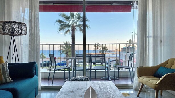 A balcony with a view of the sea, a sofa, a chair, and a table with a decorative object. - 55-"Le rêve éveillé", vue mer, garage 38 (Menton)