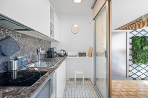 Refrigerador, microondas, horno, lavavajillas