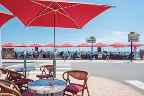 Outdoor dining - 69- Splendide 2 pièces Vue Jardin, Calme, Plein Ce (Menton)