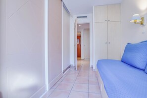 Iron/ironing board, free WiFi, bed sheets - 70-2 pièces plein Centre, Terrasse, Parking (Menton)