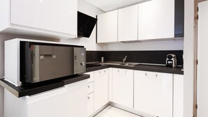 Private kitchen - 6-"Aux Rivages du Parc" Plein Centre, Calme, Plage (Menton)