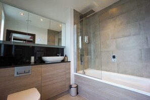 Douche, sèche-cheveux