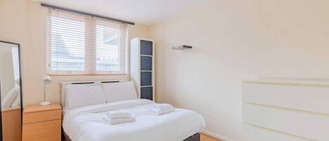 1 bedroom, desk, iron/ironing board, WiFi