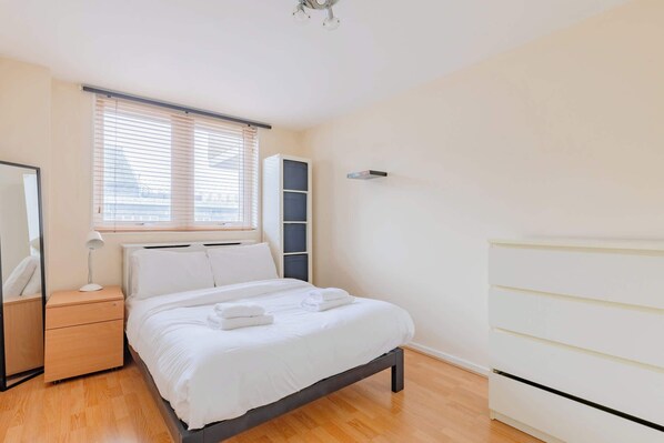 1 bedroom, desk, iron/ironing board, WiFi