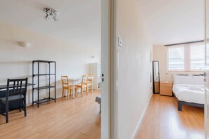 1 bedroom, desk, iron/ironing board, WiFi