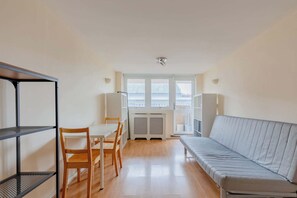 Offices - Rare 1BD Flat with Balcony in Chancery Lane (Greater London)