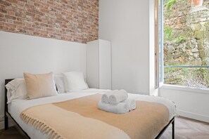 Bügeleisen/Bügelbrett, kostenloses WLAN, Bettwäsche