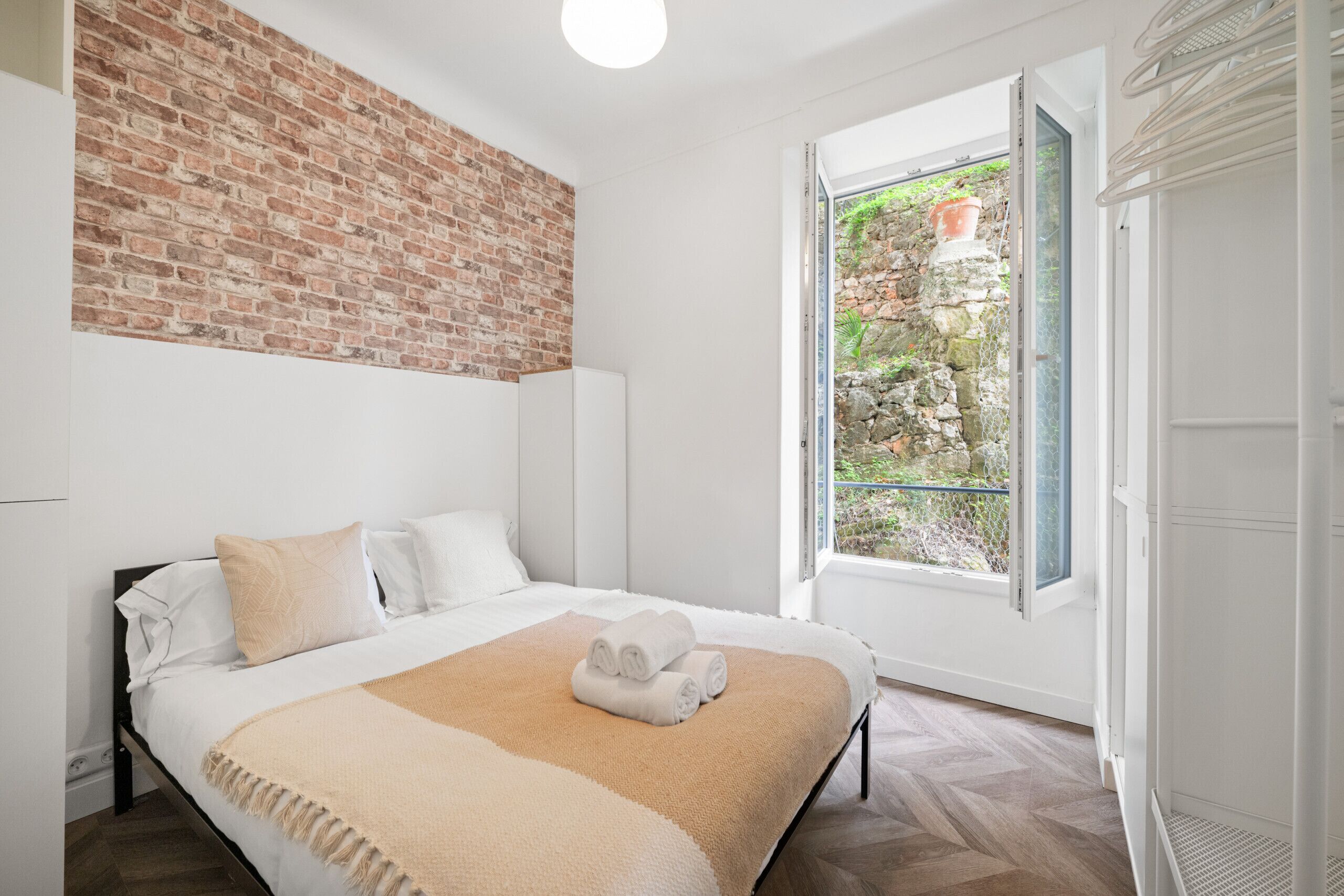 Iron/ironing board, free WiFi, bed sheets