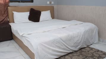 1 slaapkamer, een strijkplank/strijkijzer, beddengoed