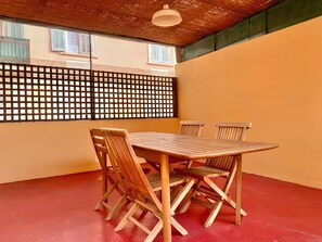 屋外ダイニングエリア