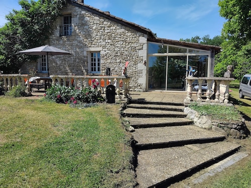 Large gîte in the heart of nature Sleeps 15 Pets welcome 17€