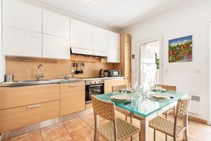 Fridge, microwave, oven, dishwasher